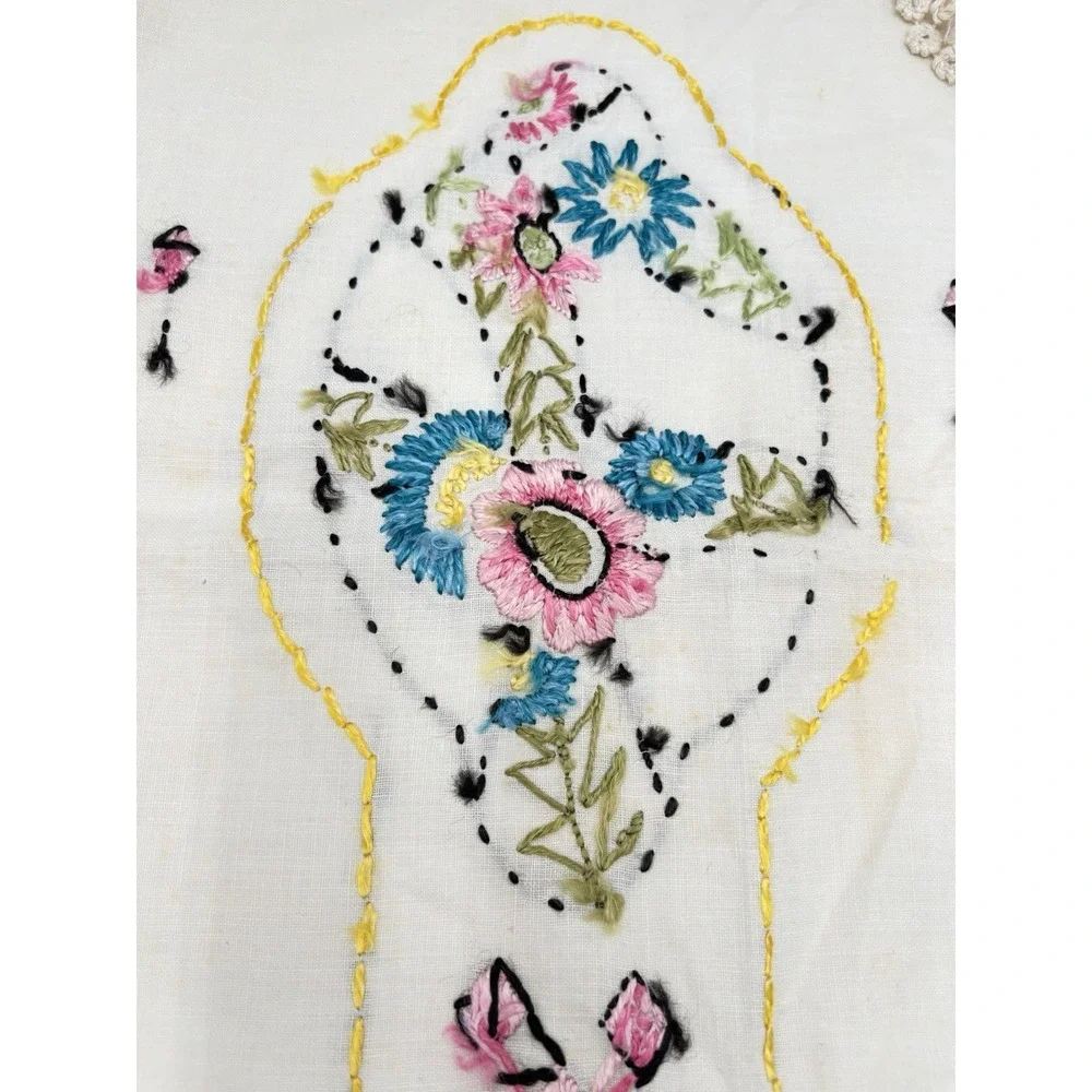 Vintage Hand Embroidered Table Runner Crochet Lace Trim Floral 34x13 Read##